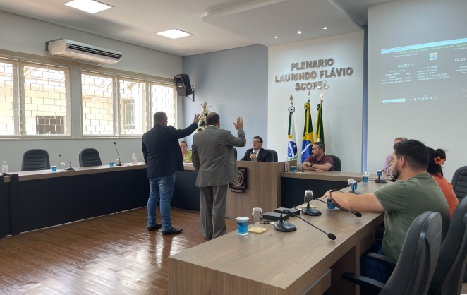 Sessão Solene marca posse de vereadores suplentes